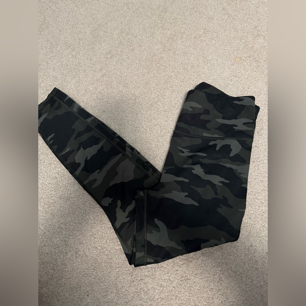 Athleta Women’s Camo Ultimate 7/8 Tights in Size Small